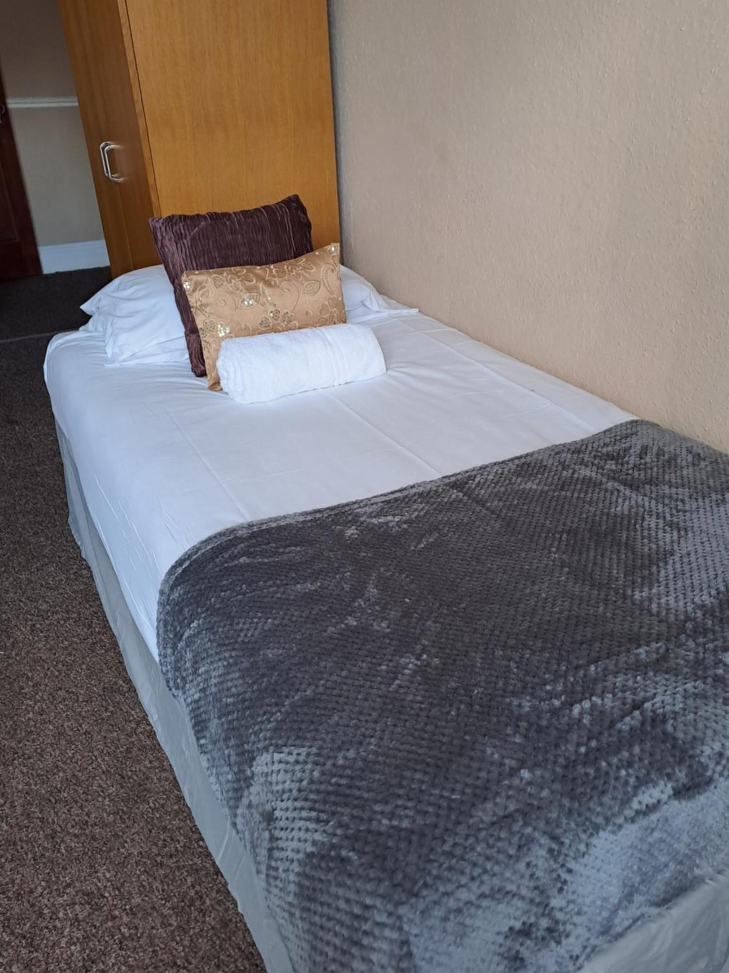 Sheridans Budget Accomodation วอลลาซีย์ ภายนอก รูปภาพ